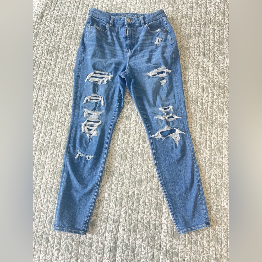 American Eagle Curvy Hi-Rise Distressed Jeans